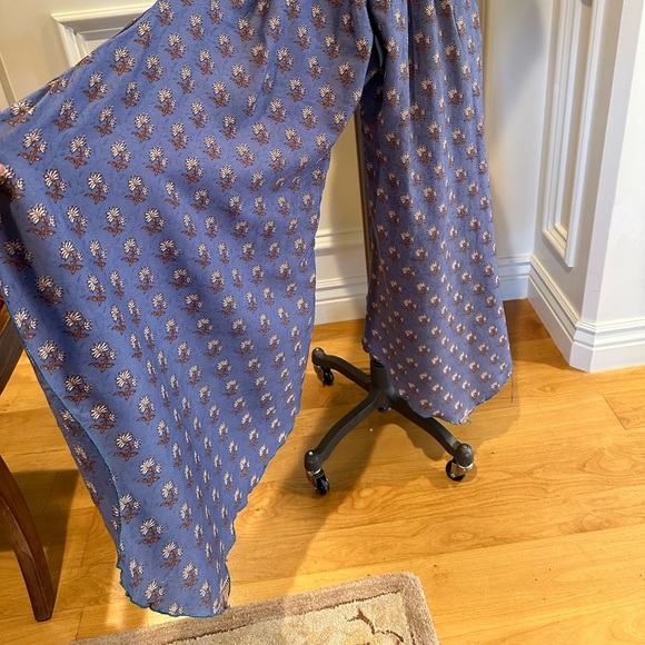 Woman’s Pants - Picture 4 of 7